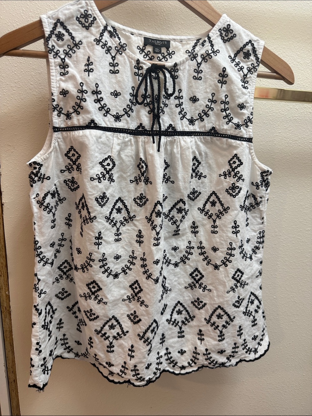 Talbots White Sleeveless Embroidered Tie-Front Camisole